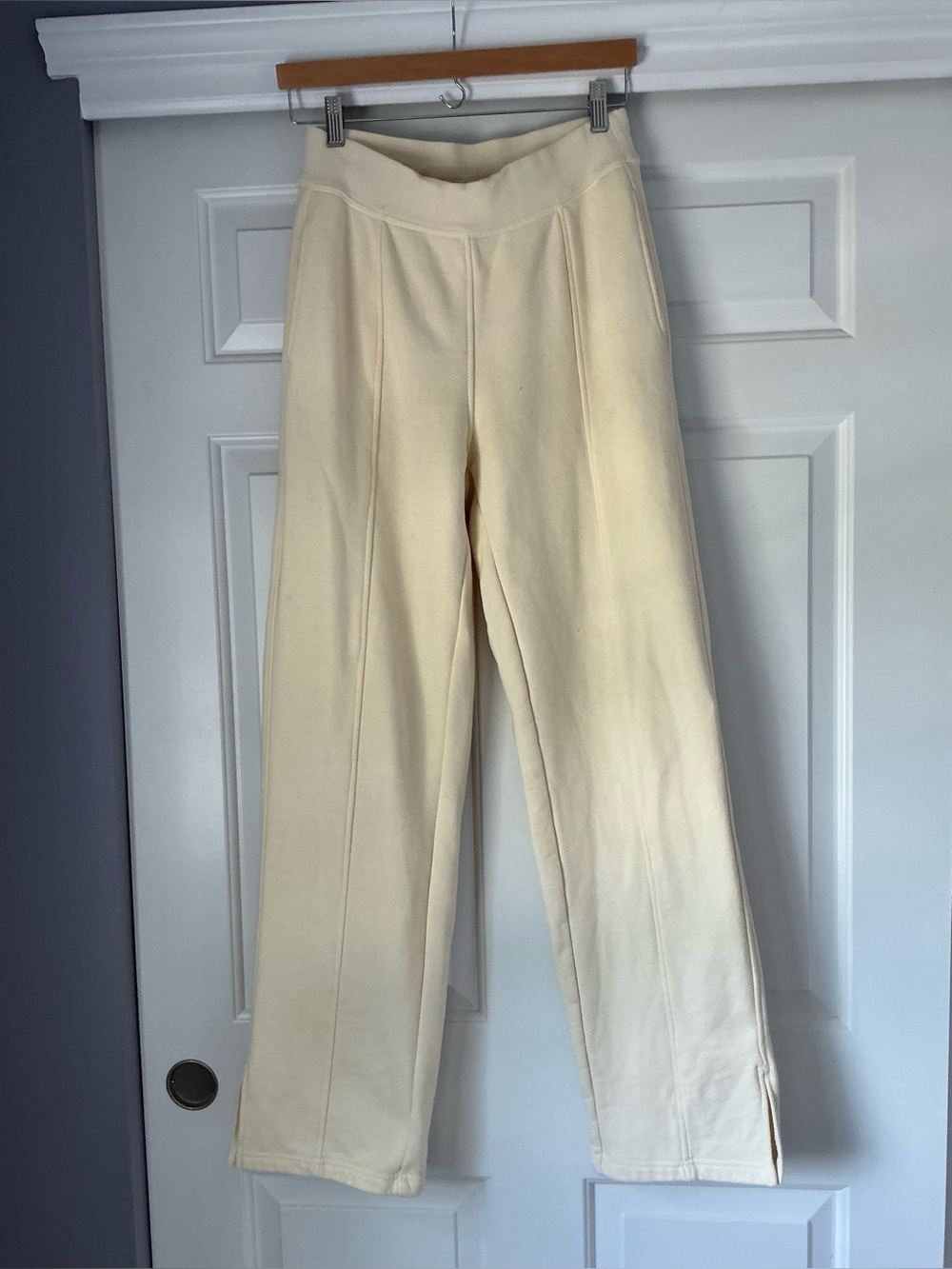 ALO Yoga Straight Leg Sweatpants in French Vanilla S - Picture 2 of 16